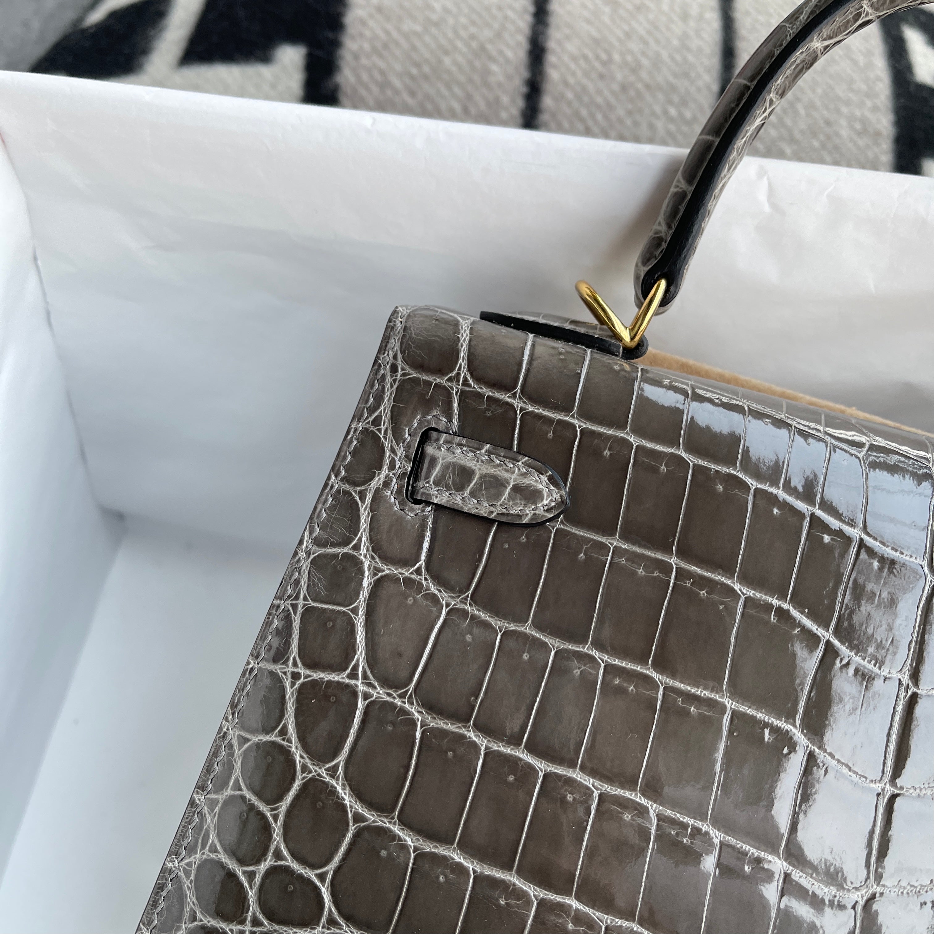 KELLY 25 SHINY (LISSE) NILOTICUS CROCODILE LEATHER GRIS TOURTERELLE WITH GOLD HARDWARE (GHW)