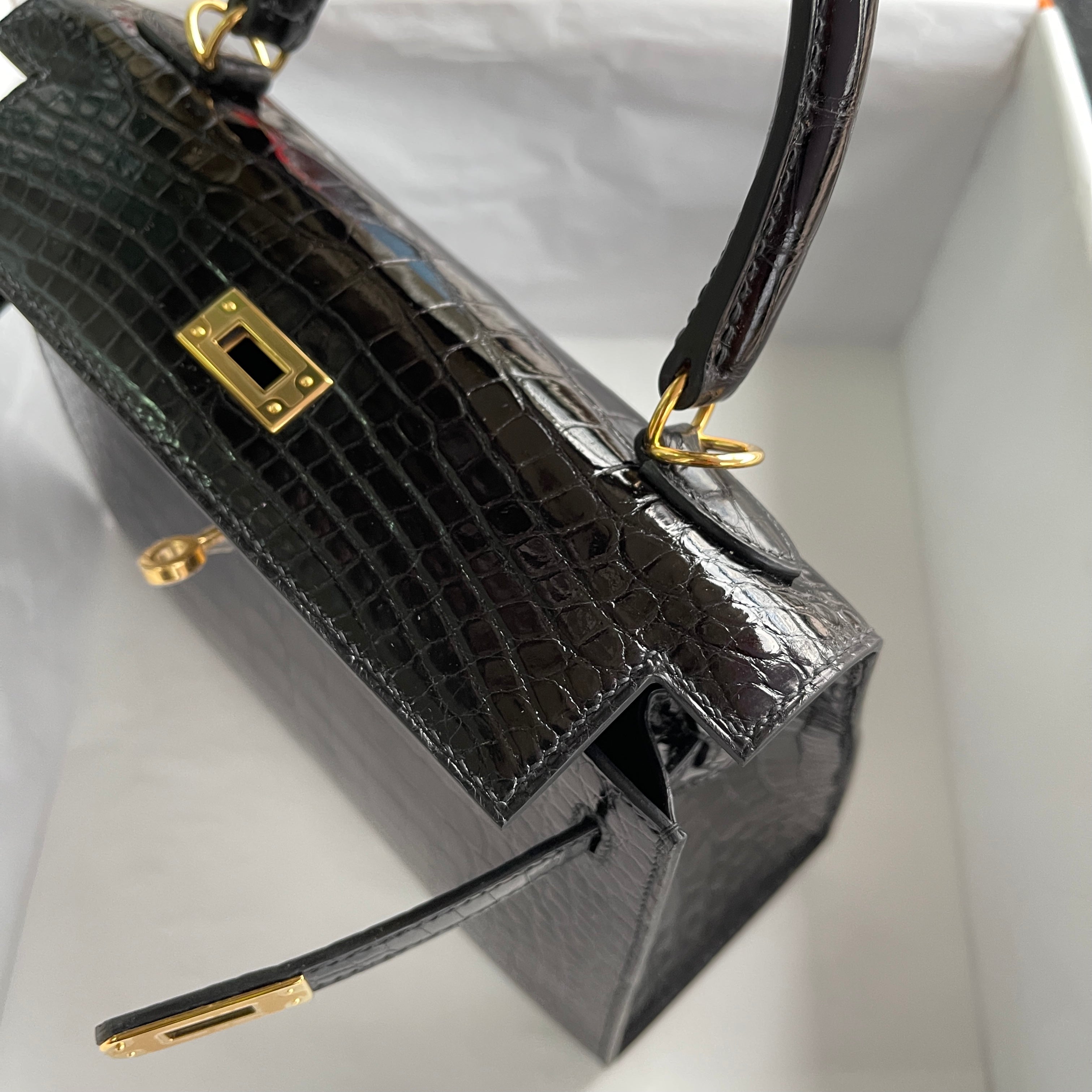 KELLY 25 SHINY (LISSE) MISSISSIPPIENSIS ALLIGATOR LEATHER NOIR WITH GOLD HARDWARE (GHW)