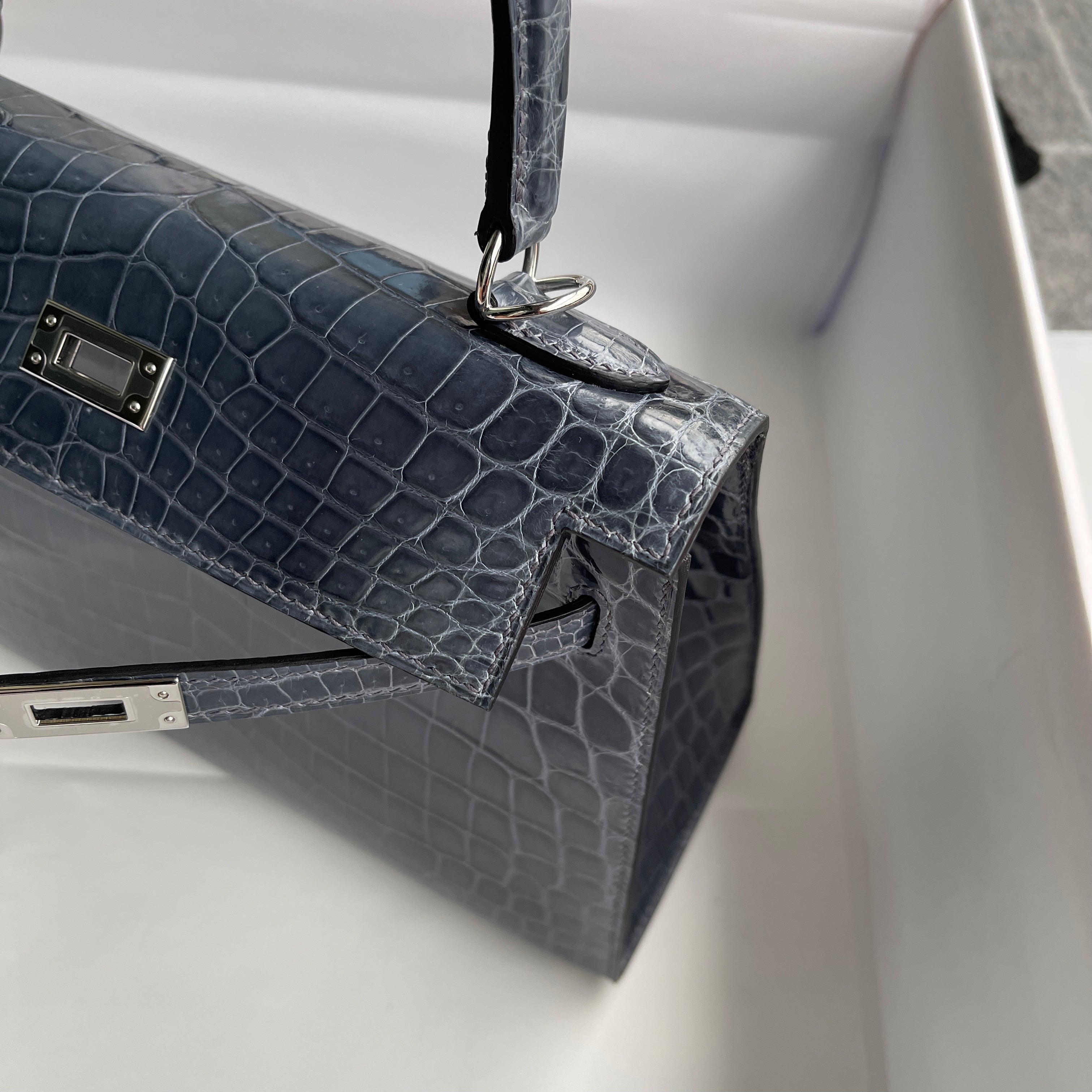 KELLY 25 SHINY (LISSE) PROSUS CROCODILE LEATHER BLEU TEMPETE WITH PALLADIUM HARDWARE (PHW)