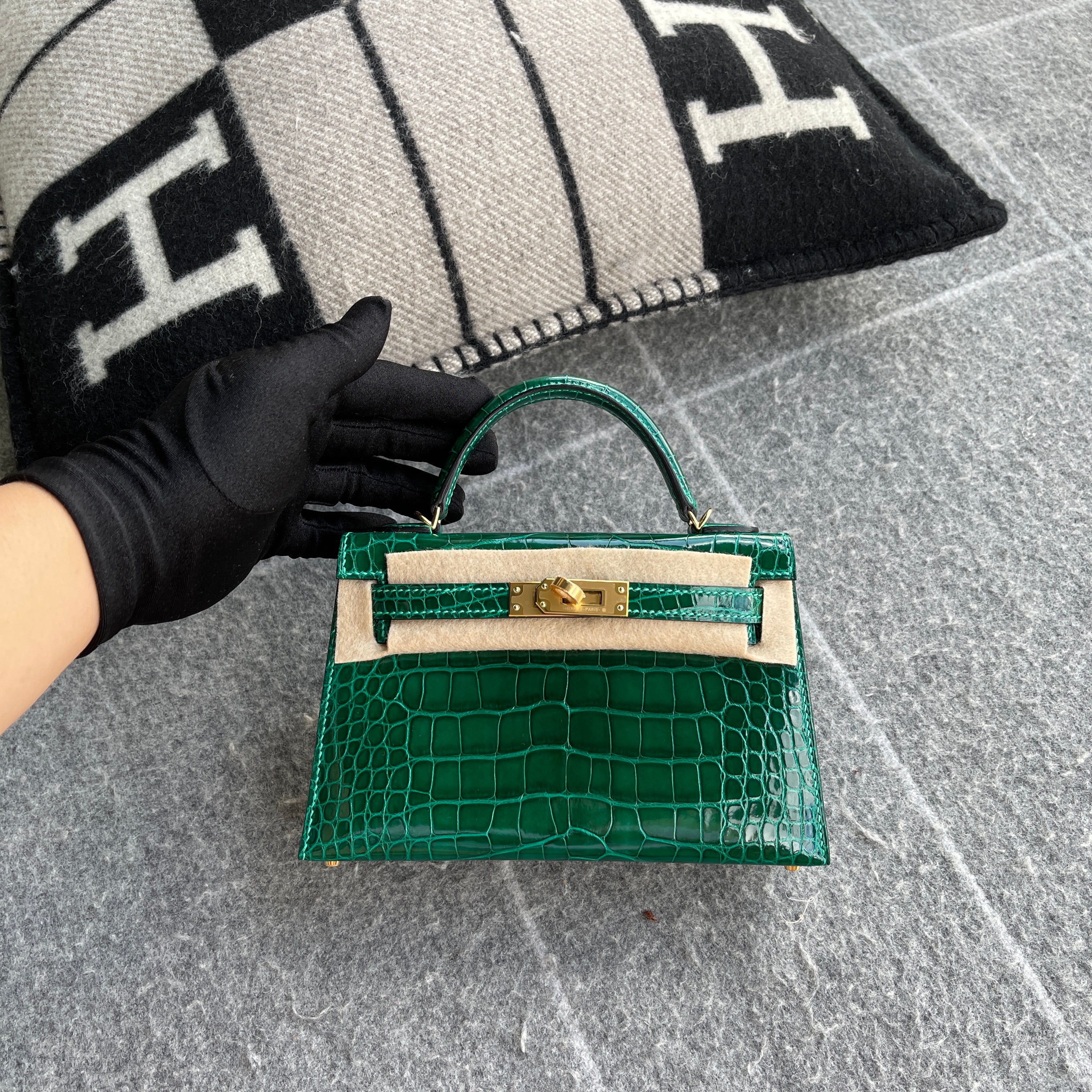 MINI KELLY II (20) SHINY (LISSE) MISSISSIPPIENSIS ALLIGATOR LEATHER VERT EMERAUDE (EMERALD) WITH GOLD HARDWARE (GHW)