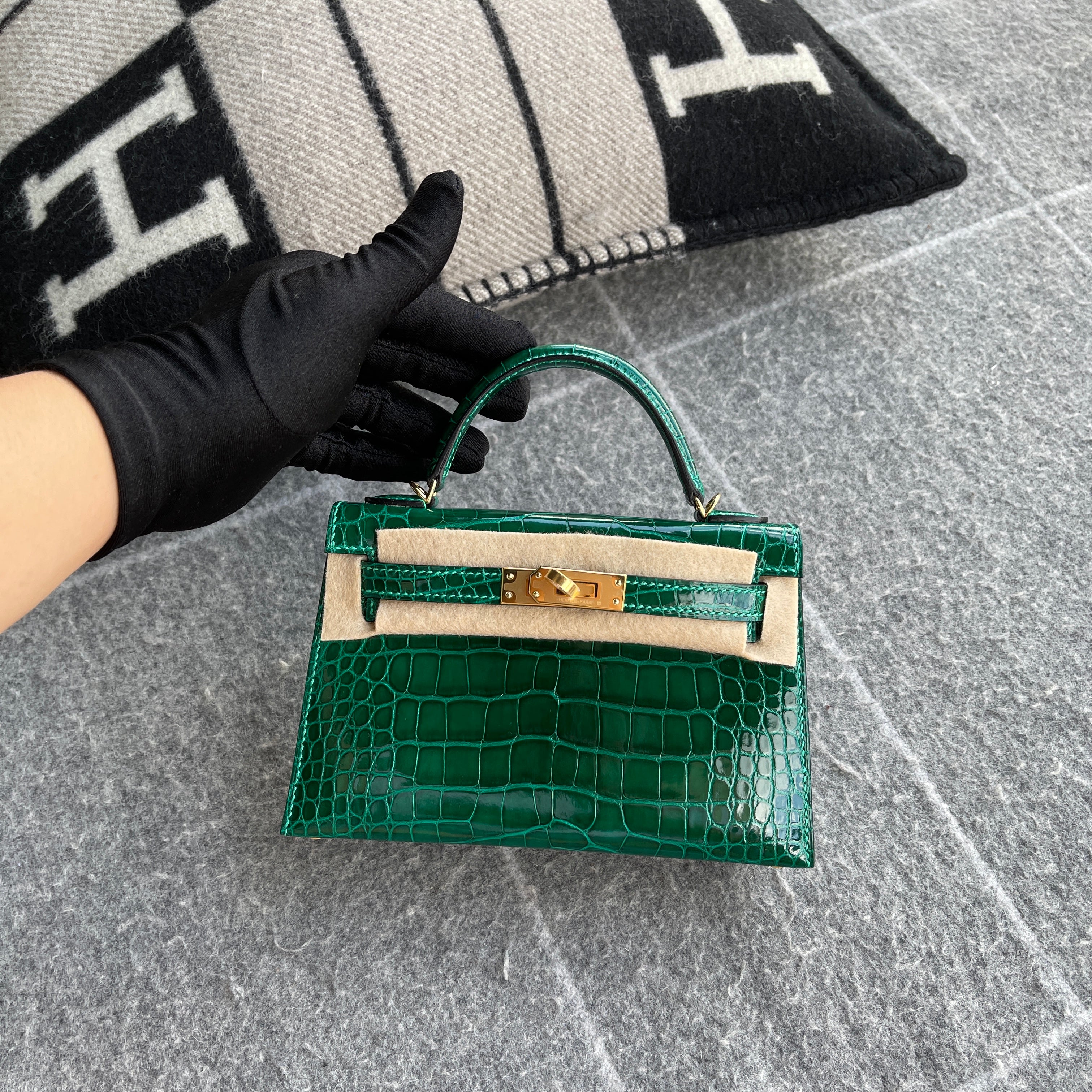 MINI KELLY II (20) SHINY (LISSE) MISSISSIPPIENSIS ALLIGATOR LEATHER VERT EMERAUDE (EMERALD) WITH GOLD HARDWARE (GHW)