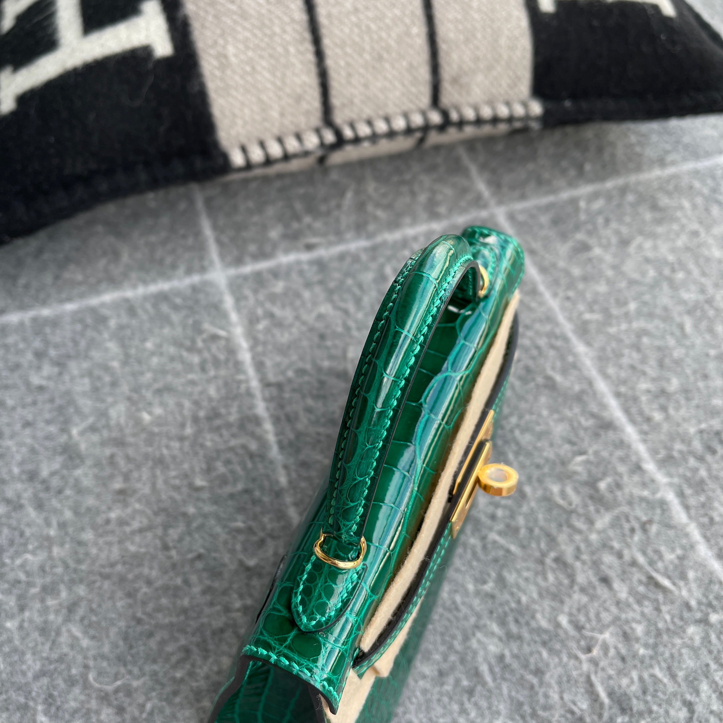 MINI KELLY II (20) SHINY (LISSE) MISSISSIPPIENSIS ALLIGATOR LEATHER VERT EMERAUDE (EMERALD) WITH GOLD HARDWARE (GHW)