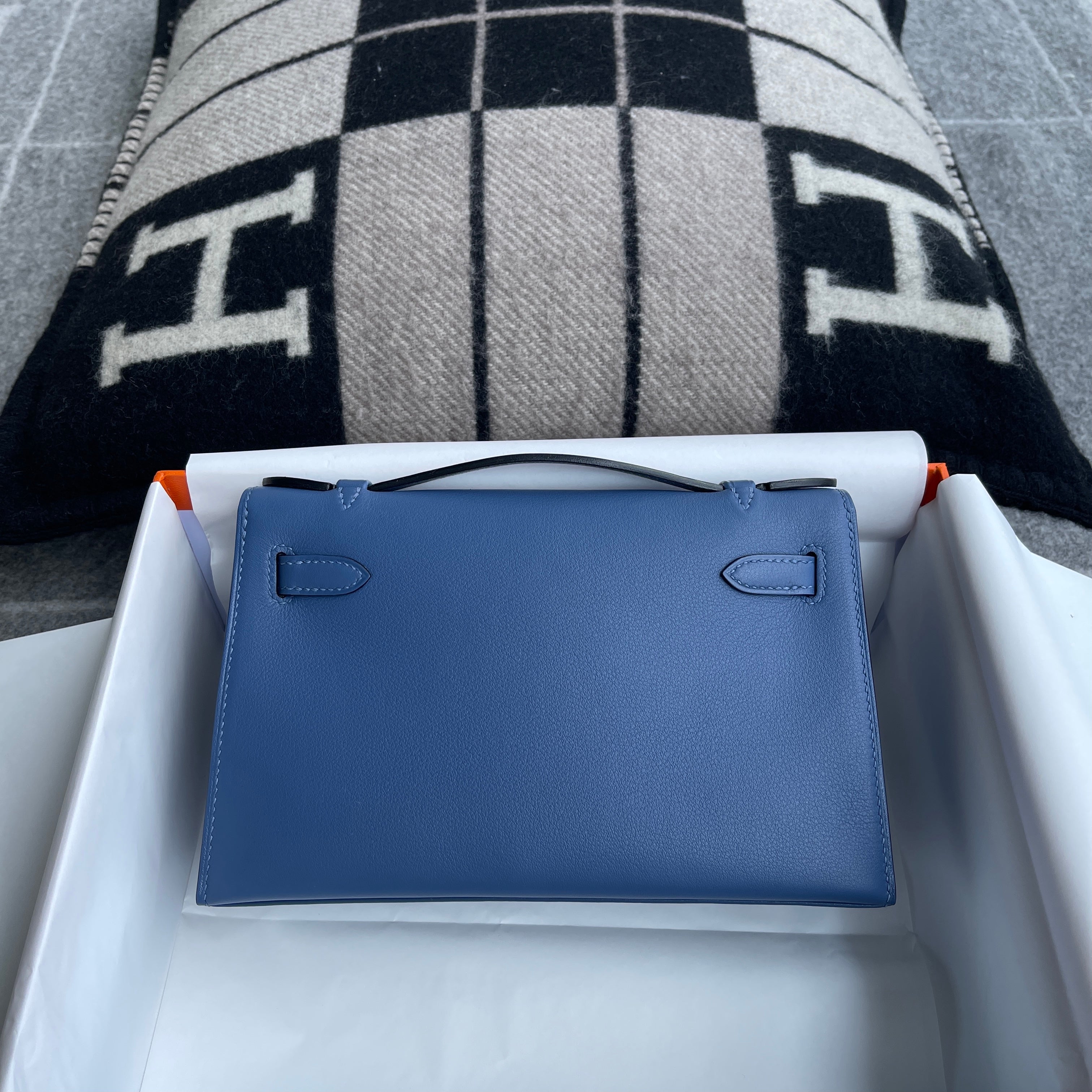 KELLY POCHETTE SWIFT LEATHER BLEU BRIGHTON WITH PALLADIUM HARDWARE (PHW)