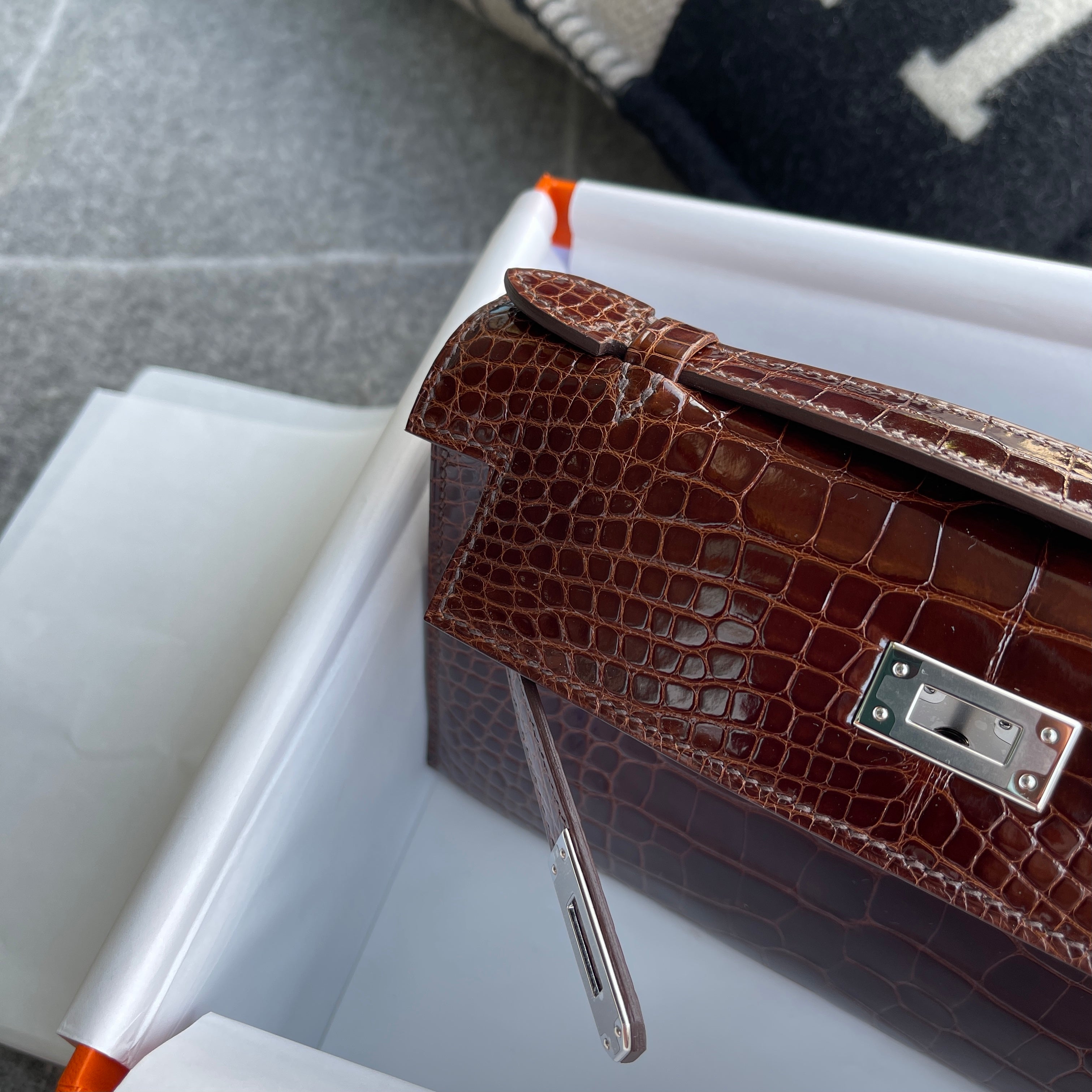 KELLY POCHETTE SHINY (LISSE) MISSISSIPPIENSIS ALLIGATOR LEATHER BORDEAUX WITH PALLADIUM HARDWARE (PHW)