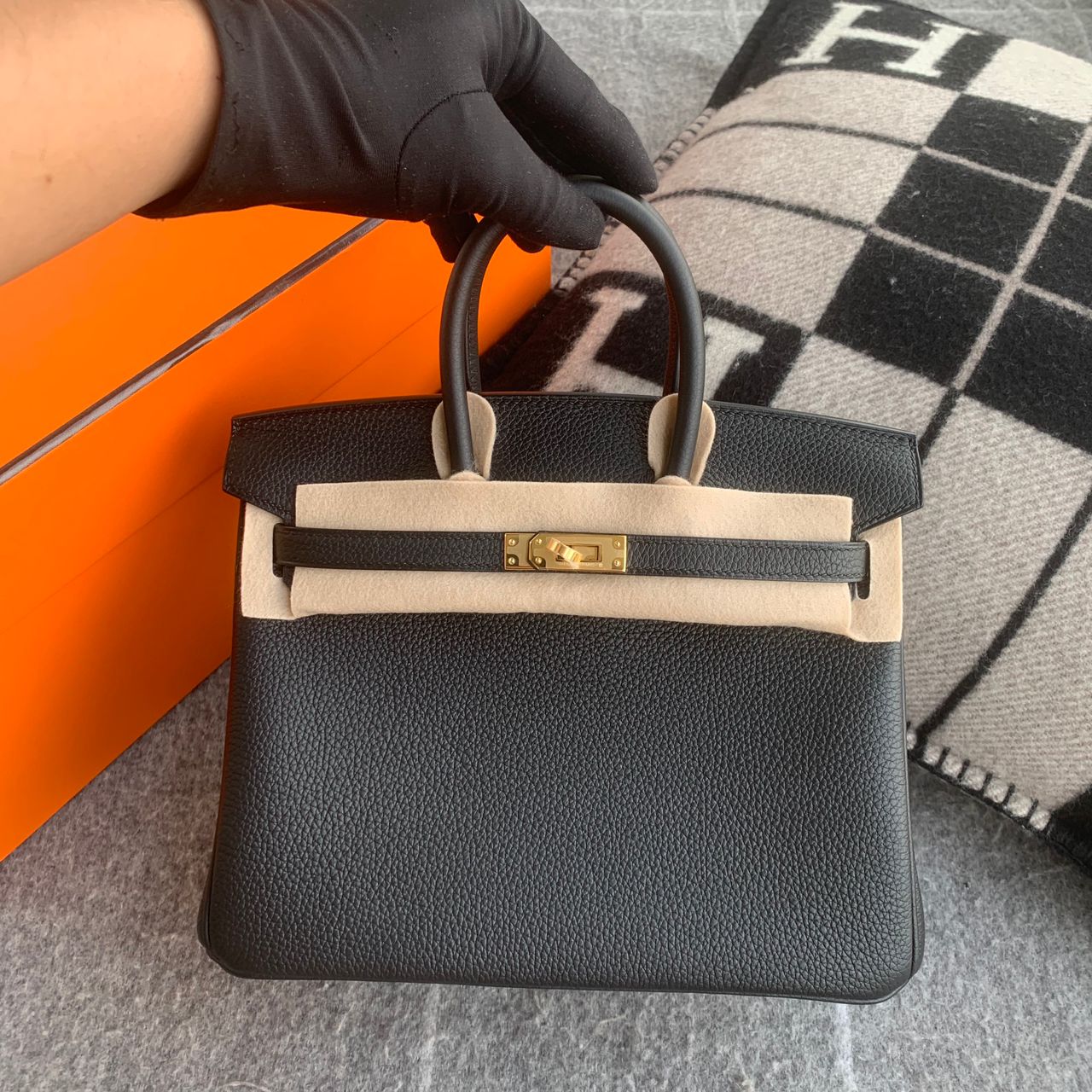 BIRKIN 25 TOGO LEATHER NOIR (BLACK) WITH GOLD HARDWARE (GHW)