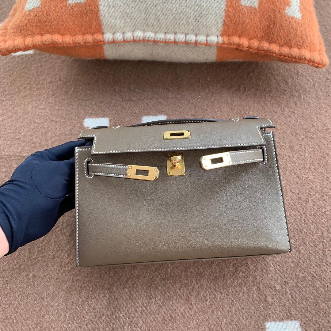 KELLY POCHETTE SWIFT LEATHER ETOUPE WITH GOLD HARDWARE (GHW)