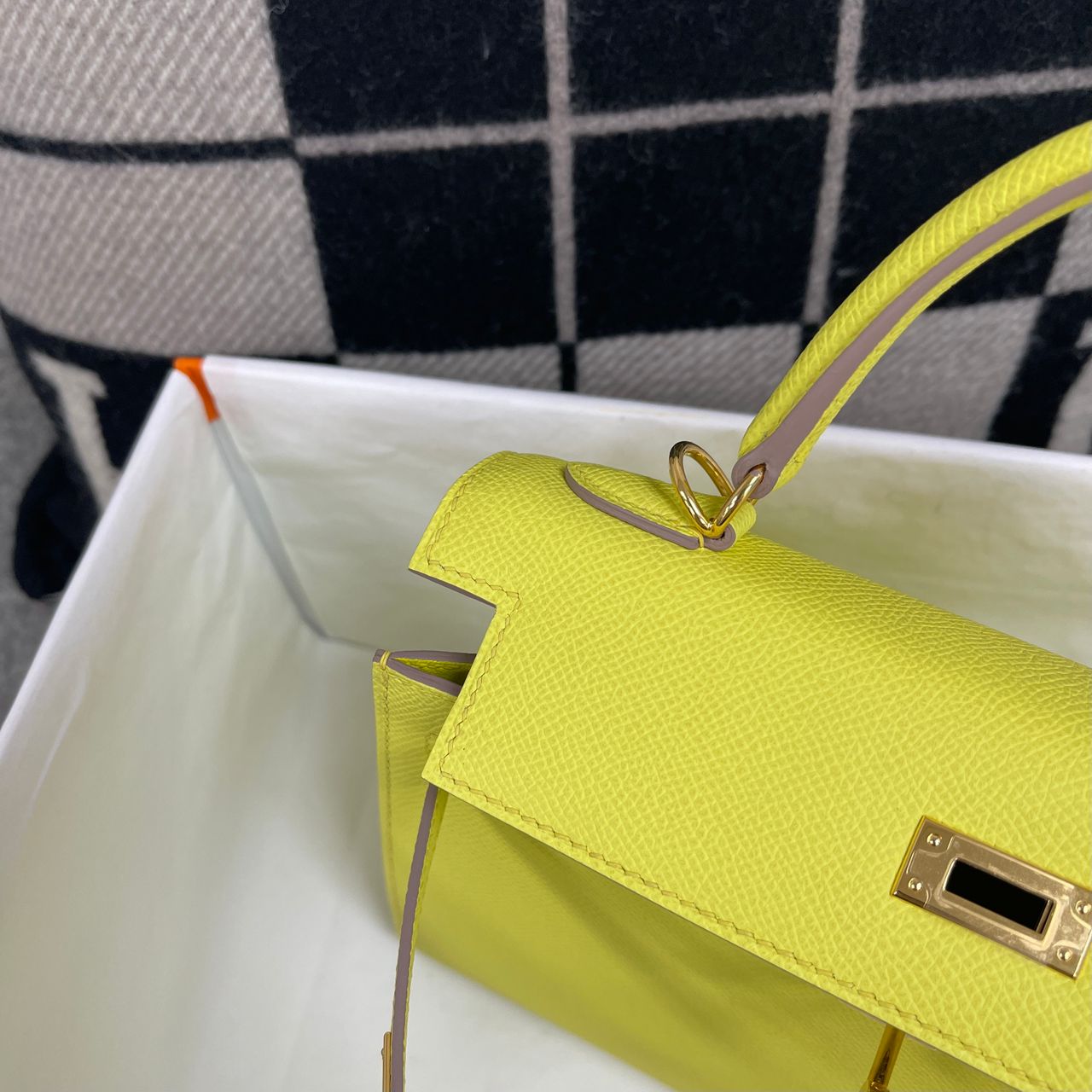 KELLY 25 EPSOM LEATHER LIME (YELLOW) WITH GOLD HARDWARE (GHW)